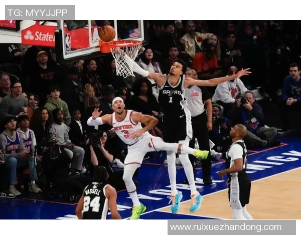 卡斯尔与唐斯联手发威马刺逆转尼克斯奇兵狂砍34分助力胜利