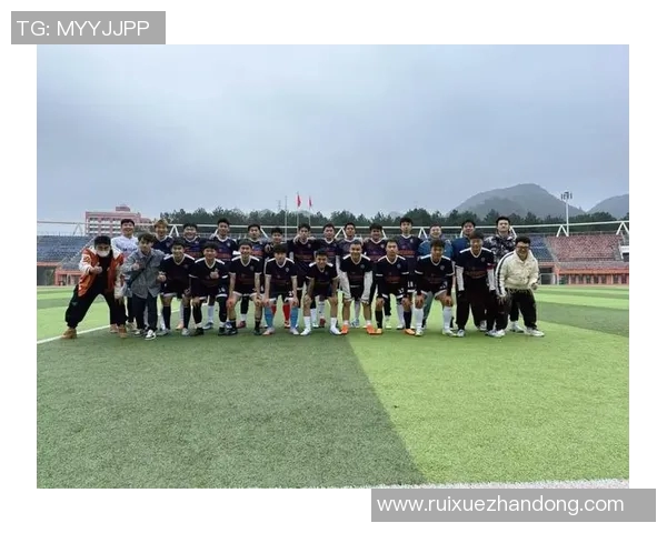 西安足球俱乐部奋力拼搏新赛季展现青春风采与团队精神 西安足球俱乐部奋力拼搏新赛季展现青春风采与团队精神